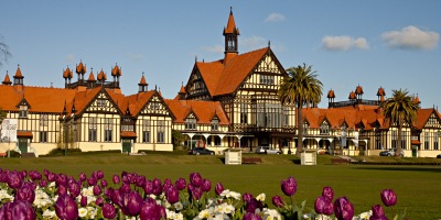 400x 200 Rotorua Museum with tulips