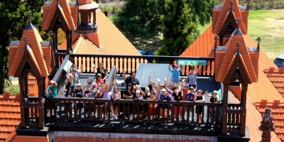 400x200 Education Kids on Rooftop